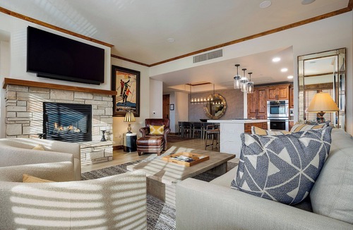 Steamboat Springs Condo | HM4B | Luxury Residence | Close to Slopes | Hot Tub | Pool | A/C