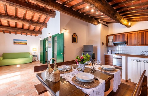 Monteriggioni House | Holiday Home in Villa I Cedri with Pool in Park, 10 Minutes from Siena