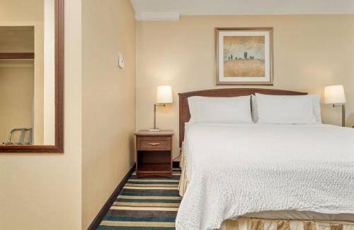 Southside Hotel | Holiday Inn Conference Centre Edmonton South by IHG