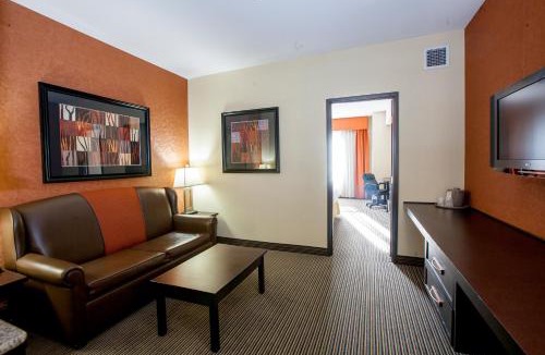 Calgary Hotel | Holiday Inn Express Airport Calgary by IHG