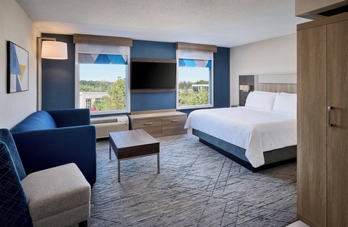 Rosemount Hotel | Holiday Inn Express and Suites Kitchener Southeast by IHG