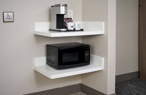 Rosemount Hotel | Holiday Inn Express and Suites Kitchener Southeast by IHG