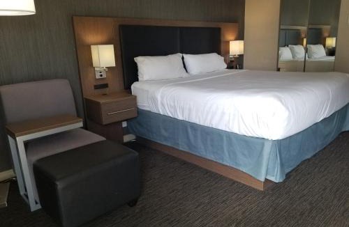Downtown Edmonton Hotel | Holiday Inn Express Edmonton Downtown by IHG