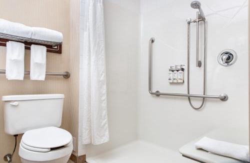Northeast Edmonton Hotel | Holiday Inn Express Edmonton North by IHG