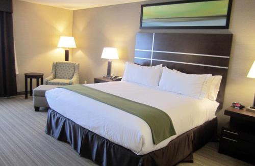 Golden Hotel | Holiday Inn Express Golden-Kicking Horse by IHG