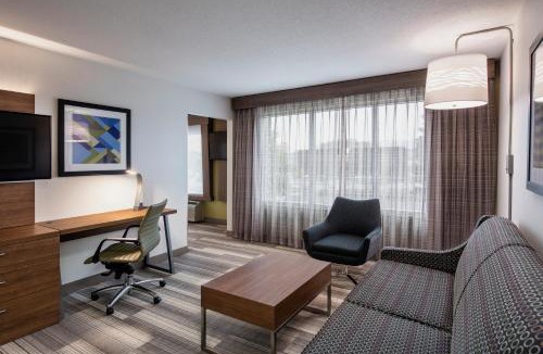 Saskatoon Downtown Hotel | Holiday Inn Express Hotel & Suites Saskatoon by IHG