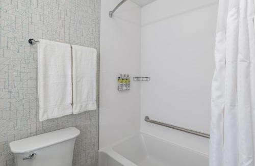 Saskatoon Downtown Hotel | Holiday Inn Express Hotel & Suites Saskatoon by IHG