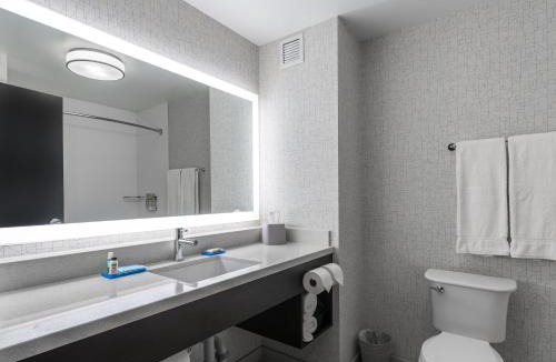 Saskatoon Downtown Hotel | Holiday Inn Express Hotel & Suites Saskatoon by IHG