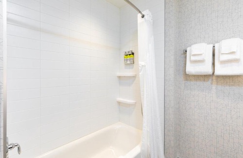 South Lethbridge Hotel | Holiday Inn Express - Lethbridge Southeast by IHG