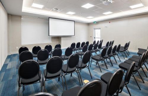 Red Deer Hotel | Holiday Inn Express - Red Deer North by IHG