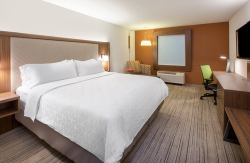 Chilliwack Proper Village West Hotel | Holiday Inn Express & Suites Chilliwack East by IHG