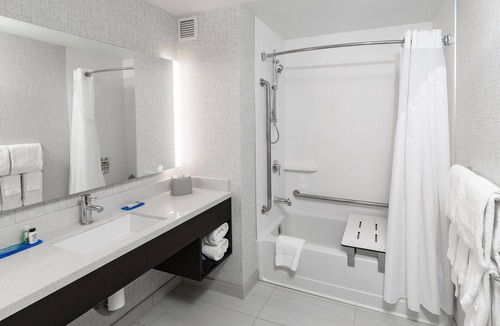 Saskatoon Hotel | Holiday Inn Express & Suites Saskatoon East - University by IHG