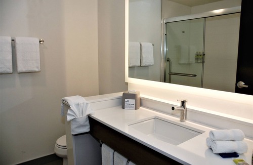 Southwest Edmonton Hotel | Holiday Inn Express & Suites Edmonton SW - Windermere by IHG