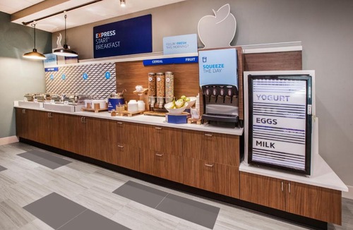 Moose Jaw Hotel | Holiday Inn Express & Suites - Moose Jaw by IHG
