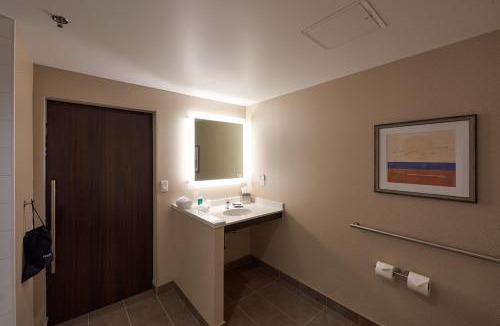 Terra Nova Hotel | Holiday Inn Express & Suites St. John's Airport by IHG