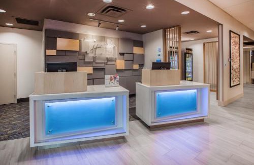 Aurora Hotel | Holiday Inn Express & Suites - Aurora by IHG