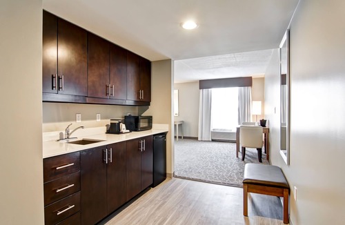 Durham Region Hotel | Holiday Inn Express & Suites Oshawa Downtown - Toronto Area by IHG