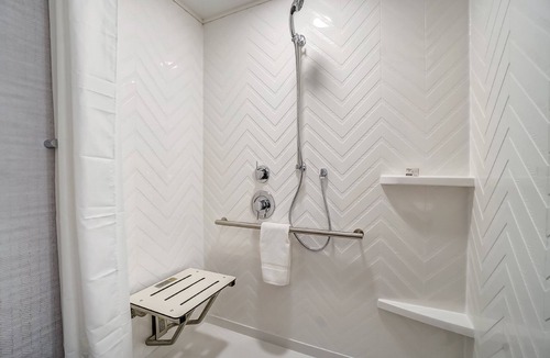 District Saint - Raymond - Vanier Hotel | Holiday Inn Gatineau - Ottawa by IHG