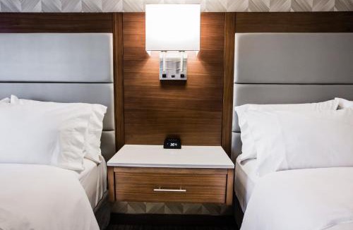 Southeast Calgary Hotel | Holiday Inn Hotel & Suites Calgary South - Conference Ctr by IHG
