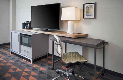 Oakville Hotel | Holiday Inn Hotel & Suites Oakville @ Bronte by IHG