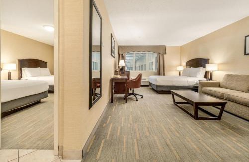 South Lethbridge Hotel | Holiday Inn Lethbridge by IHG