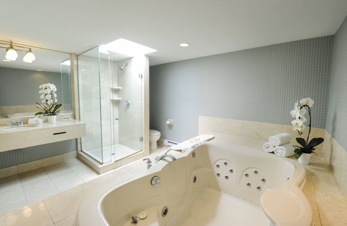 Fallsview Hotel | Holiday Inn Niagara Falls - By The Falls by IHG