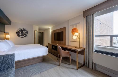 Downtown Winnipeg Hotel | Holiday Inn & Suites Winnipeg Downtown by IHG