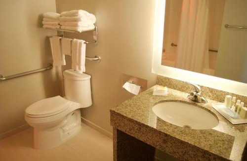 Richmond Hotel | Holiday Inn Vancouver Airport Richmond by IHG