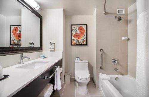 Fairview Hotel | Holiday Inn Vancouver-Centre Broadway by IHG