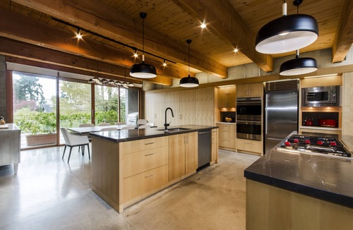 Kerrisdale House | Holiday Oasis in the Heart of Vancouver with Private Swimming Pool