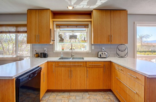 Rutland House | Hollywood Holiday House - Family and Pet Friendly - Pool open May 15