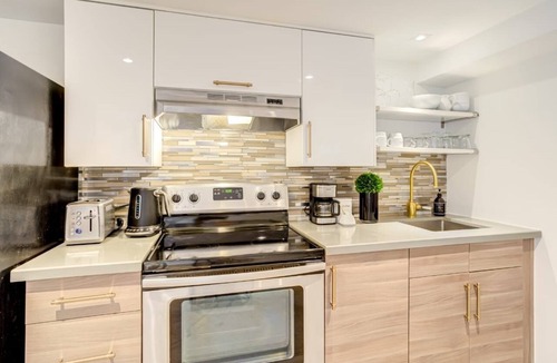 Bedford Park House | Home Away From Home! Gorgeous, 2 Bed Private Apt