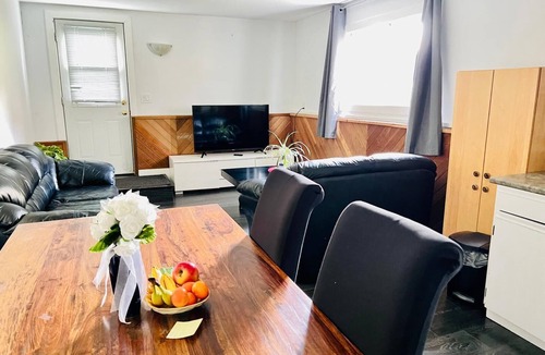 Saanich West House | Home Away from Home in Victoria (centrally located)