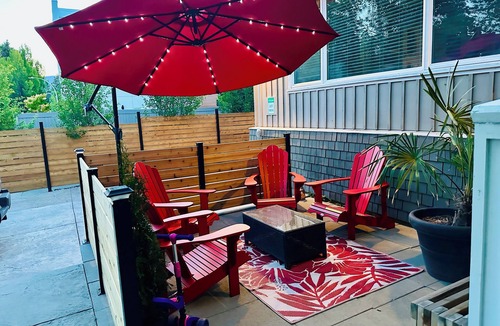 South Central House | Home Close to Beach and Downtown. Licensed short term rental.