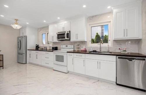 Mississauga House | Home in Serene Suburbia 905