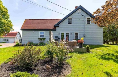 Stratford Apartment | Homestead 1810 - beautiful farmhouse suite minutes from Charlottetown