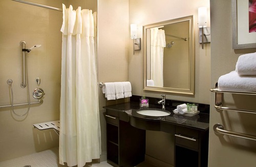 Vaughan Hotel | Homewood Suites by Hilton Toronto Vaughan