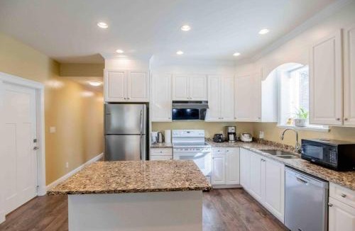 Regional District of Nanaimo Apartment | Hope's Happy Suite
