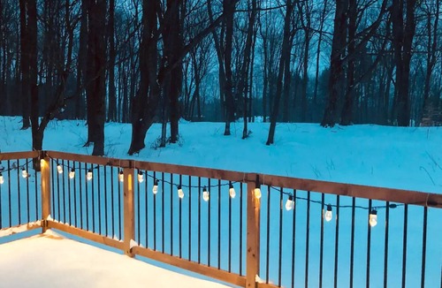 Oro-Medonte Ski Chalet | Horseshoe Valley Carriage HousenMinutes to skiing, biking , lakes. Sleeps 6