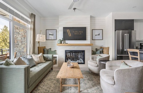 East Kootenay Apartment | Hot Tub | 2 Min From Lake | Modern | Shuffle Board