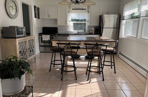 Grand Tracadie House | HOT TUB, BEACH 2 MINS, SEAFOOD, TRAILS, GOLF COURSES, DALVAY, DRIVE-IN THEATRE