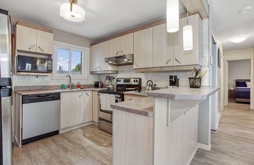 Sudbury House | Hot Tub Haven w/King Bed + More