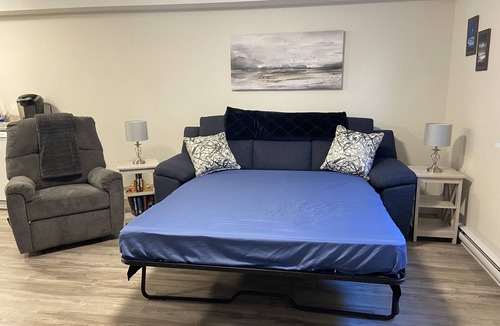 Regional District of Nanaimo House | Hot tub, Pet Friendly + Monthly Discounts! Trails Nearby!n