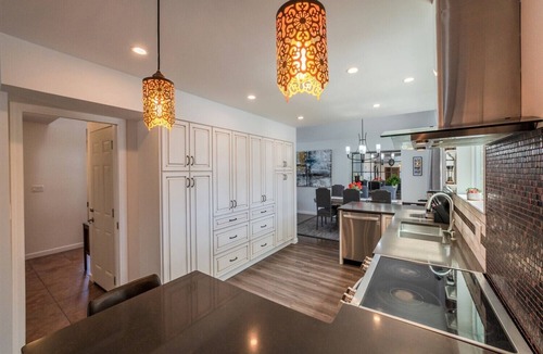 Okanagan-Similkameen House | Hot Tub, POOL, near KVR, downtown and lake ,spacious house