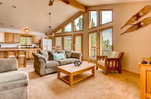 Valley of the Sun Cabin | Hot Tub, Pool Table & Home Theater - Mtn Views, 20 mi to Breck
