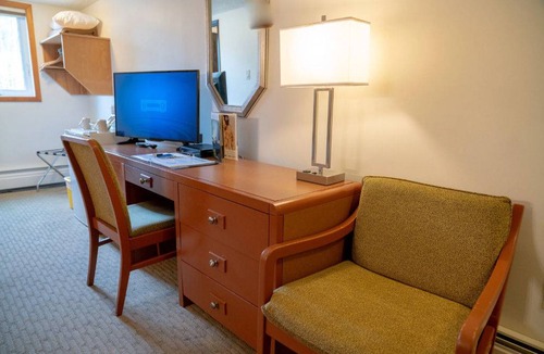 Canmore Hotel | Hotel ∙ 1 bedroom ∙ 2 guests
