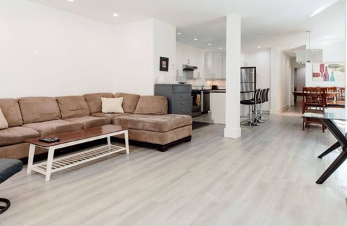 Inner Harbour Condo | Hotel District, close to Marina & Wharf