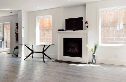 Inner Harbour Condo | Hotel District, close to Marina & Wharf