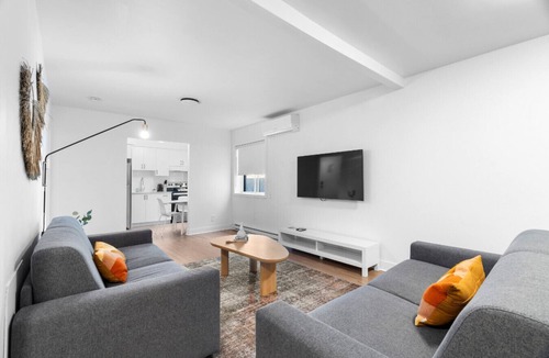 Little Italy Apartment | Hotel Laurence one bedroom apartment