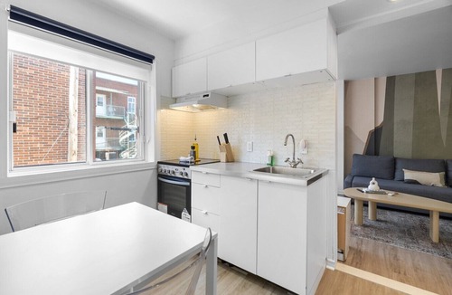 Little Italy Apartment | Hotel Laurence one bedroom apartment